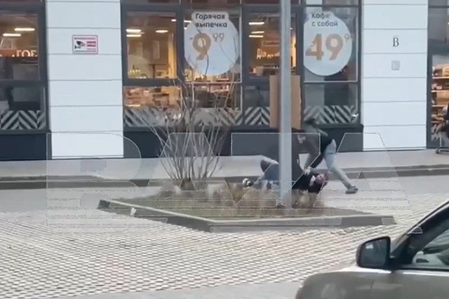 Двое силовиков перепутали подозреваемого и сломали рёбра случайному мужчине в Кирове