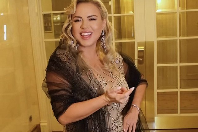 Певица Анна Семенович рассказала, сколько весит её грудь