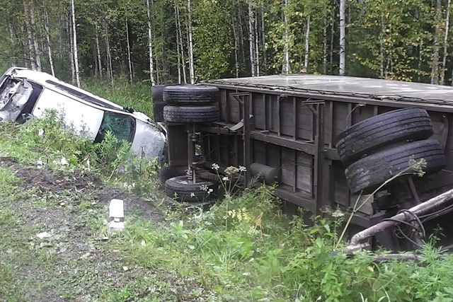 На Серовском тракте МАЗ насмерть сбил двух человек на обочине