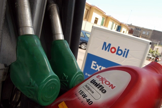 ExxonMobil заморозила 9 проектов в России