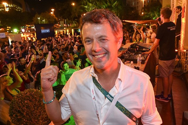 Принц датский свернул шею