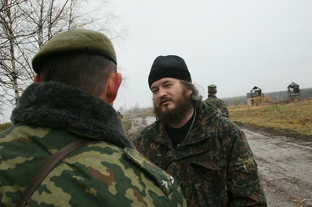 Военным священникам ЦВО заменят рясу на полевую форму с крестом