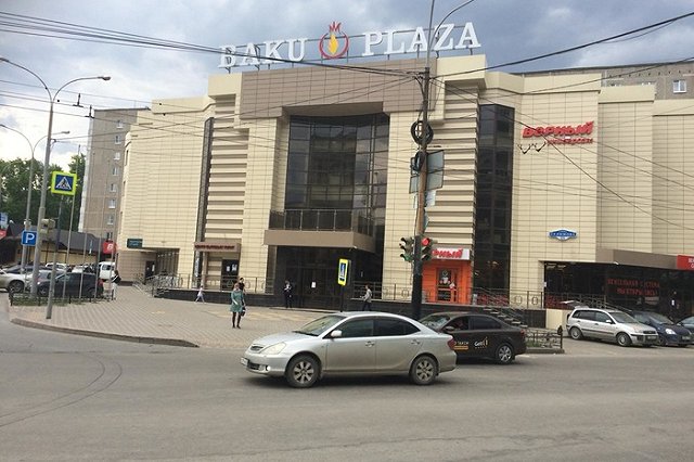 Судебные приставы опечатали здание ТК «BAKU PLAZA»