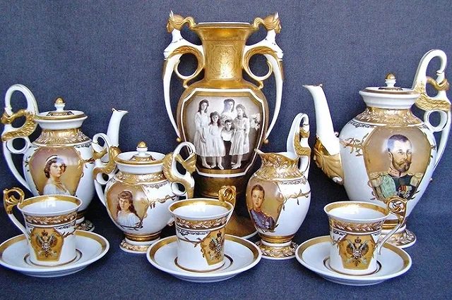 «Фарфор Сысерти» начал продавать тарелки с Путиным за 32 тыс. рублей (ФОТО)