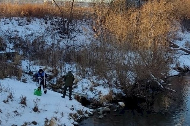 Возле ТРЦ «Глобус» выявили сброс стоков в Исеть