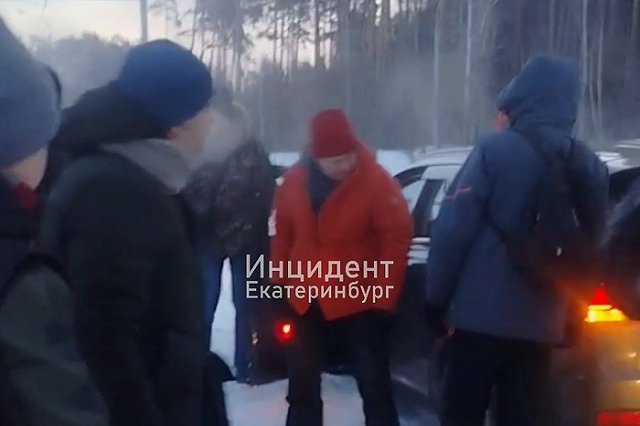 В Академическом очередной автохам застрял на трамвайных путях