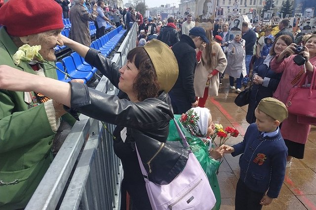 Министерство просвещения РФ инициировало проведение «Бессмертного полка» в школах