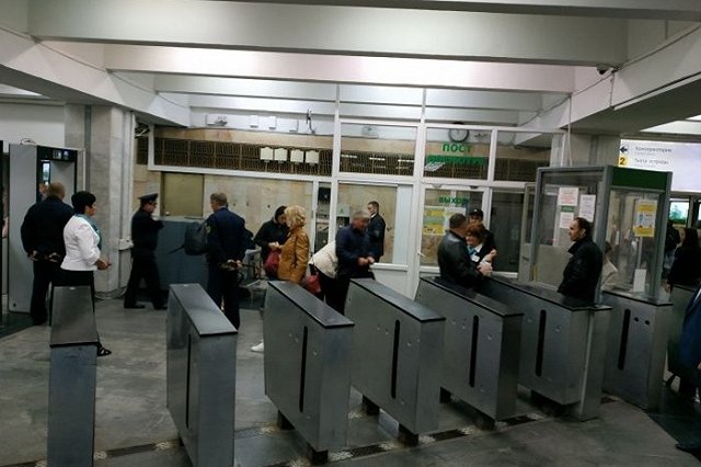 В Екатеринбурге женщина через суд взыскала более 200 тысяч рублей с метрополитена за удар створками