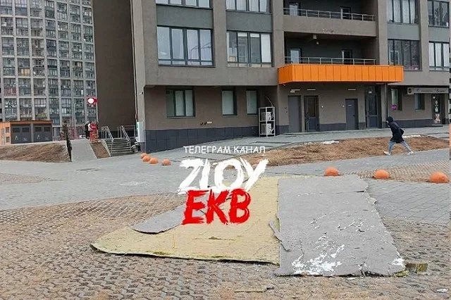 В ЖК «Светлый» рухнул фасад из-за сильного ветра