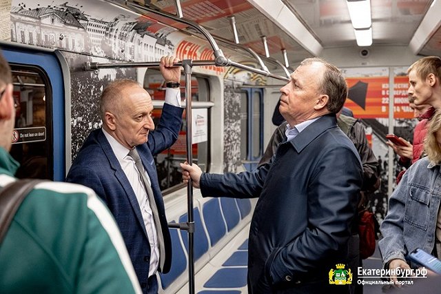 Мэр Екатеринбурга Орлов вновь спустился в метро