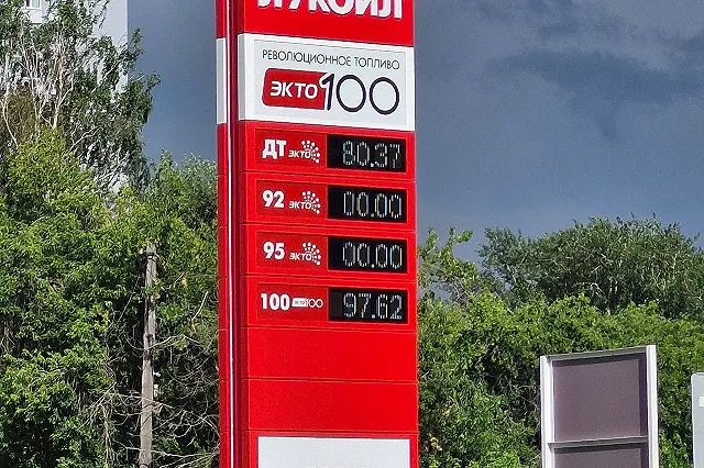 Очередь на заправку может стать уважительной причиной опоздания на работу