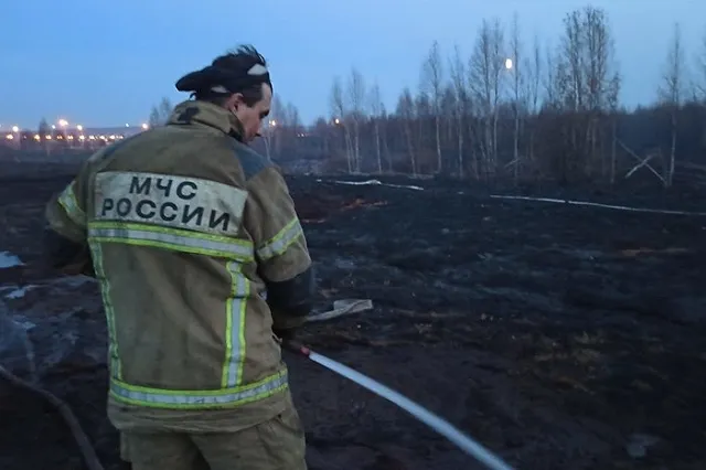 В МЧС назвали вероятную причину пожара в Солнечном, из-за которого смог окутал город