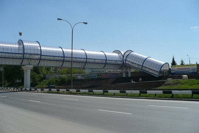 На ЕКАД возведут пешеходный переход с диодными светильниками и лифтами