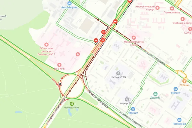 Академический встал в огромную пробку