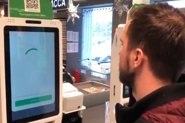 Тысячи терминалов оплаты улыбкой установлены Сбером в Свердловской области