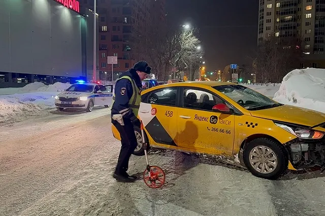 На Большакова таксист насмерть сбил курьера доставки на велосипеде