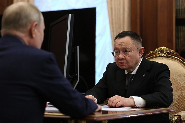 Владимир Путин подписал закон о переводе домовых чатов в MАХ