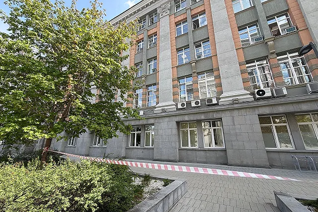 В мэрии объяснили, что обрушилось со здания администрации в Екатеринбурге