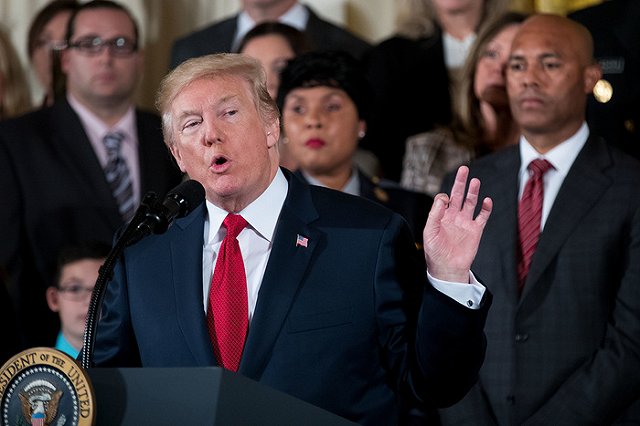 Трамп случайно обратился в «Твиттере» к обычной женщине вместо Терезы Мэй