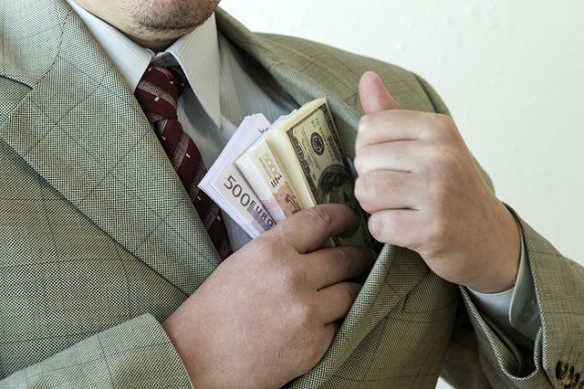 Екатеринбургский предприниматель был оштрафован на 3,6 млн рублей за взятку