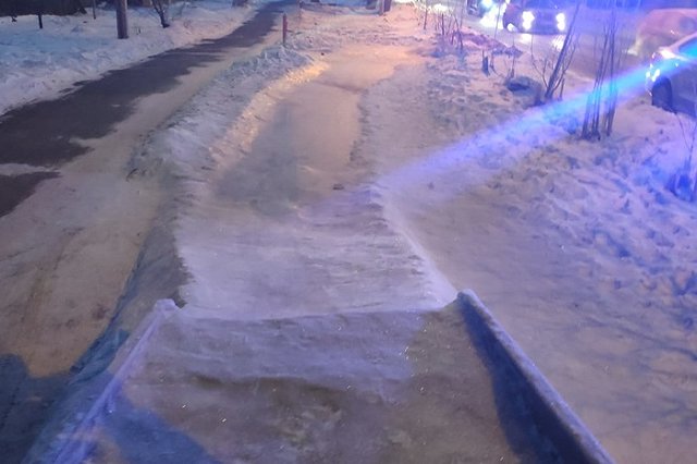 В Екатеринбурге обезопасили пять детских горок