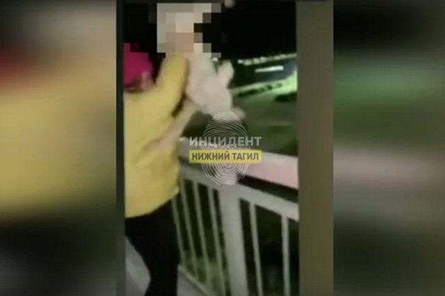 В Свердловской области девочка сбросила кошку с железнодорожного моста