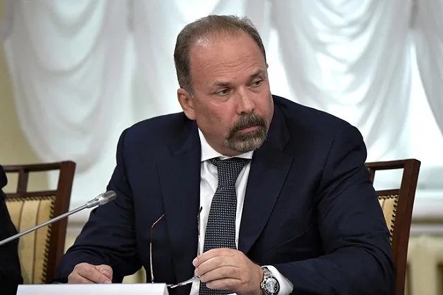 СК сообщил, в чем именно обвиняется Михаил Мень