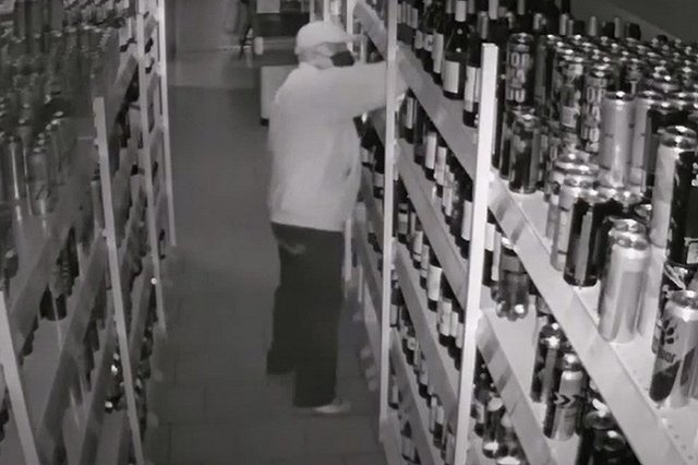 Сотрудники службы безопасности екатеринбургского магазина устроили засаду, чтобы поймать вора