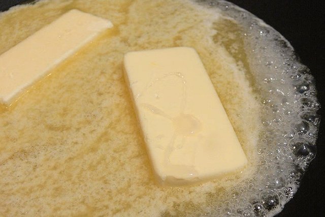 Несуществующее предприятие Екатеринбурга тоннами поставляло масло и сыр