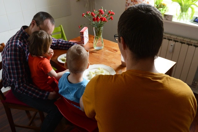 Астахов: Гомосексуальная пара склонила российского подростка к невозвращению