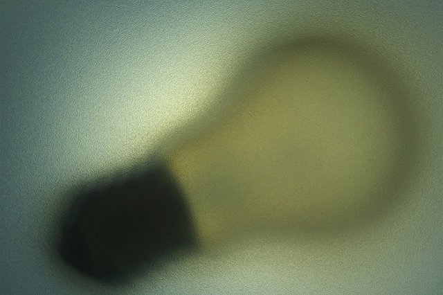 Британка убила двух человек по приказу лампы накаливания