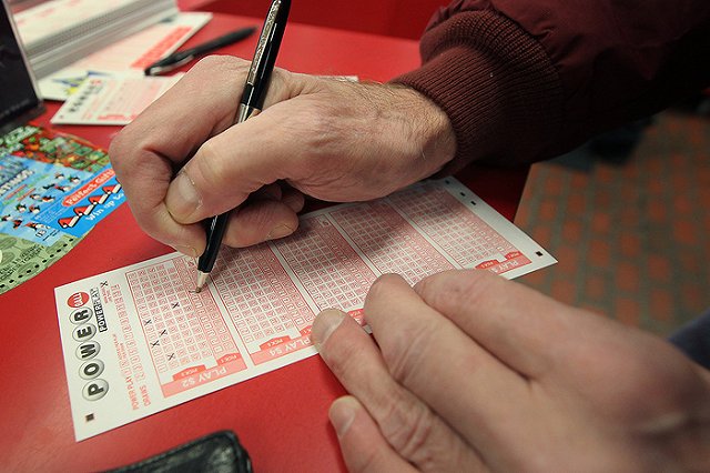 Житель Канады сорвал лотерейный джекпот на 55 миллионов долларов