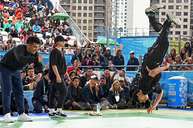 Певица Монеточка вошла в рейтинг самых богатых «протестных» молодых исполнителей