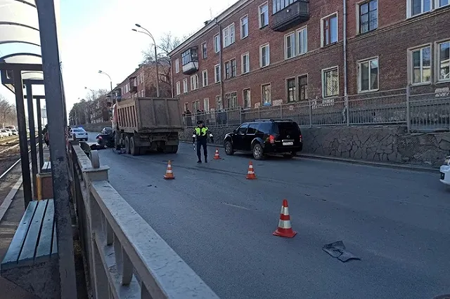 Два человека из «Лада Приора» погибли в ДТП на Уралмаше