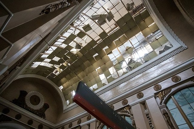 Украинский беспилотник ударил по зданию вокзала Курска