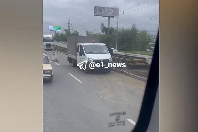 В одном из районов Екатеринбурга полностью закрыли трамвайное движение