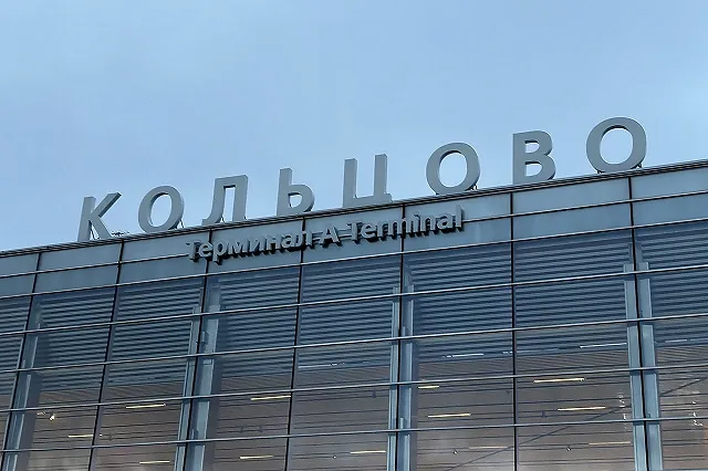 В аэропорту Кольцово массово задержаны рейсы