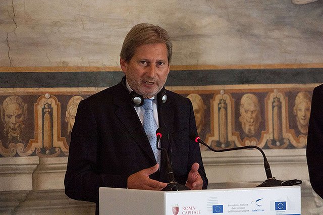 Сербию обязали ввести санкции против России в обмен на вступление в ЕС