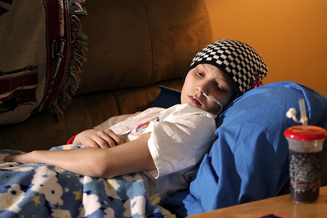 Мать умершей от рака 6-летней екатеринбурженки не выпускают из Италии