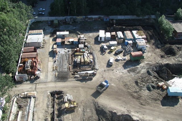 Жители Уралмаша «сдали» «Бруснику»: ЧП с лесами — уже не первое