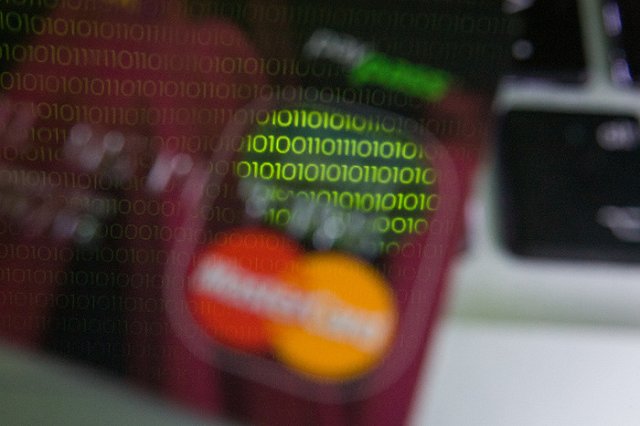 Сотрудницы банка задержаны в Екатеринбурге по подозрению в мошенничестве