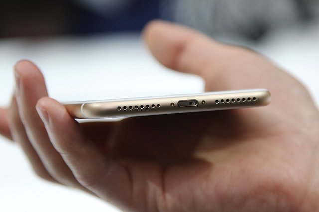 Москвичи массово согласились на интим за бесплатный iPhone 7