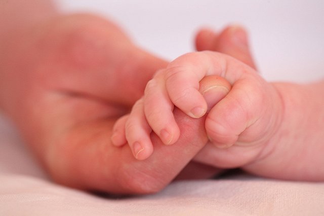 Рождественское чудо: спасенный из-под завалов малыш пришел в себя