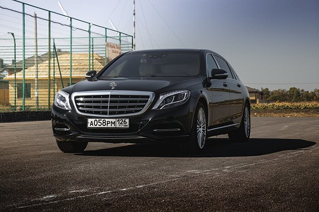 В Москве мужчина на Maybach устроил стрельбу из машины (ФОТО)