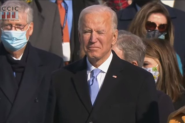 Байден назвал неандертальским мышлением отмену масок в Техасе и Миссисипи