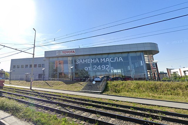 В Екатеринбурге снесут один из старейших автосалонов