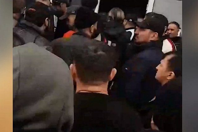 В Екатеринбурге иностранцы атаковали здание ГИБДД из-за нового закона