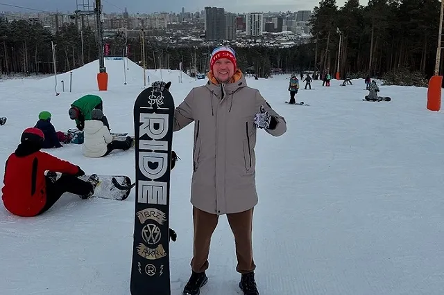 Известный российский блогер посетил Екатеринбург и похвалил лыжный склон на Уктусе