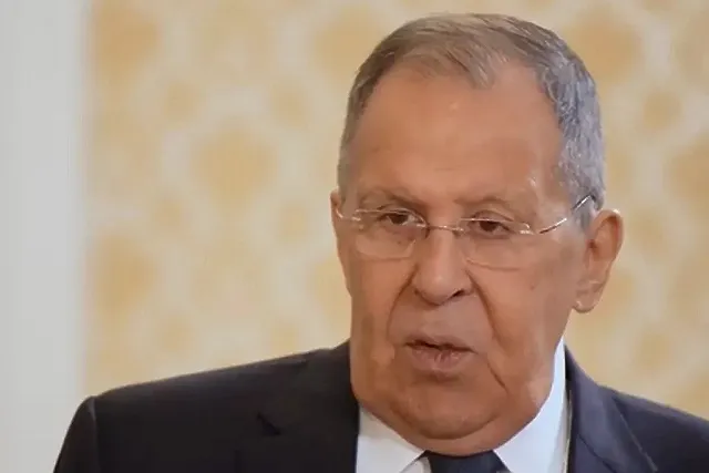 Лавров пообещал закрыть отделения Института Гёте в Екатеринбурге и Москве