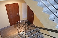 Лестничный марш убил в Тюмени строителя из Киргизии